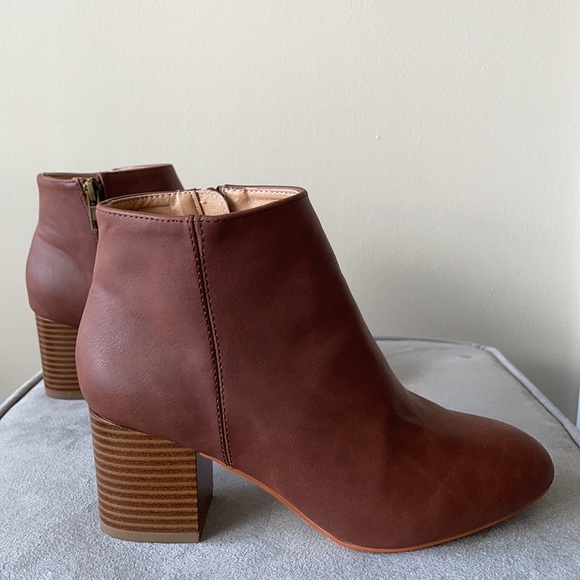LOFT Shoes - LIKE NEW Loft Brown Leather Ankle Boots
